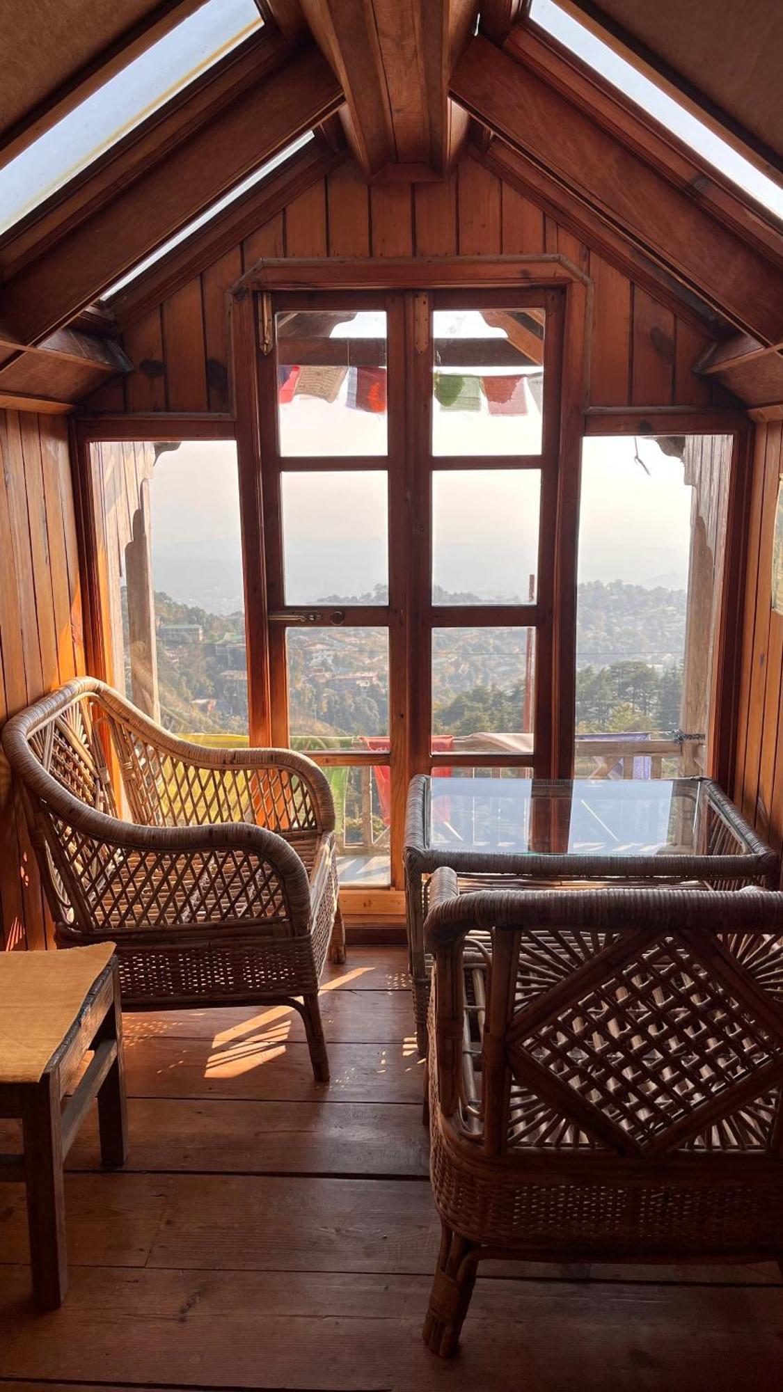 Naddi Castle Apartment แมคลอยด์กันจ์ ภายนอก รูปภาพ