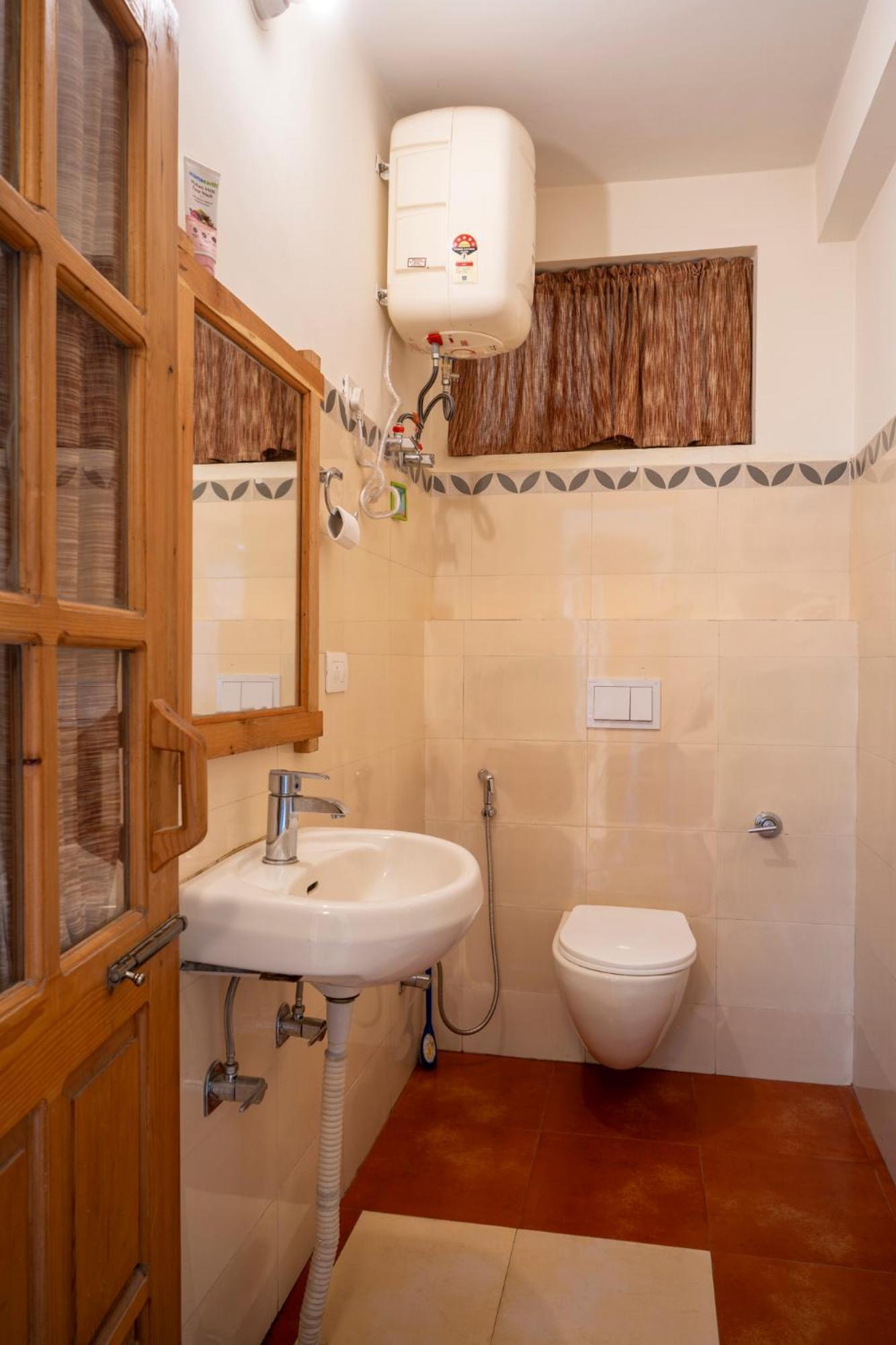 Naddi Castle Apartment แมคลอยด์กันจ์ ภายนอก รูปภาพ