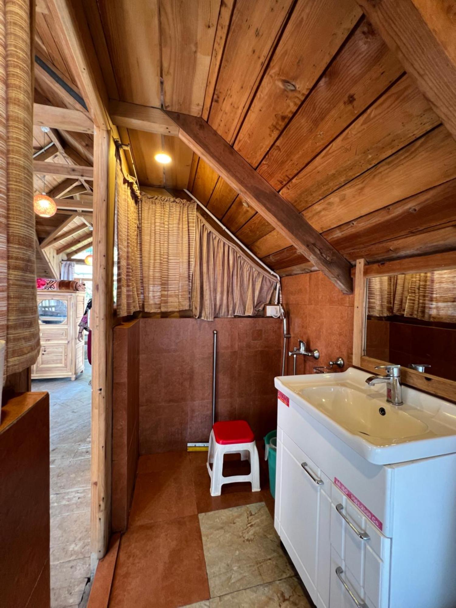 Naddi Castle Apartment แมคลอยด์กันจ์ ภายนอก รูปภาพ